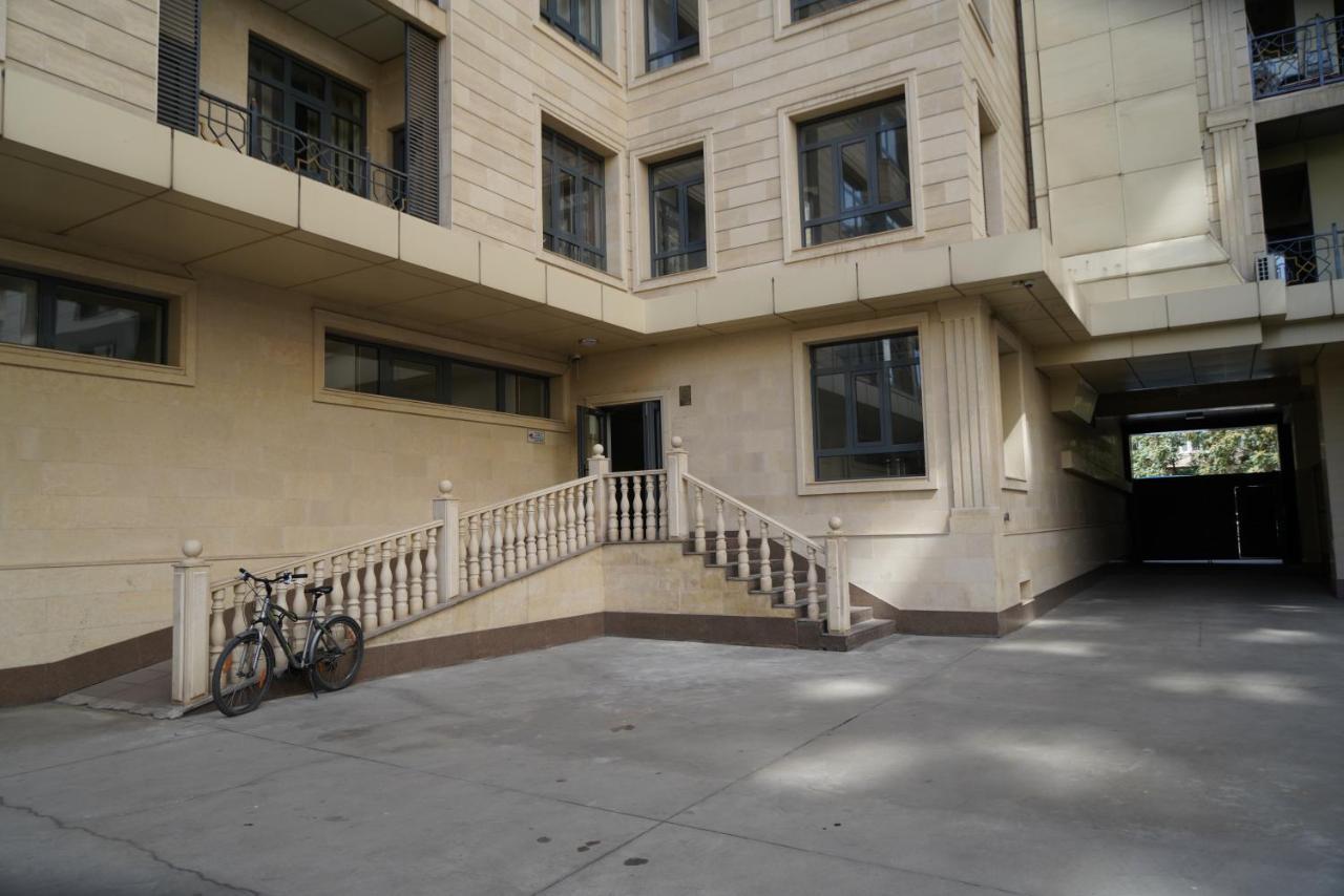 Nice And Comfortable Apartment In The Downtown Of Bishkek Exteriör bild